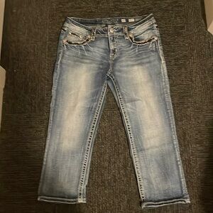 Miss me size 30 mid-rise capris